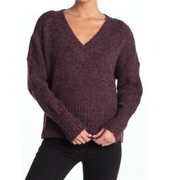 🔥5 for $25 sale🔥 abound burgundy NWT fuzzy furry v neck sweater - Picture 1 of 9
